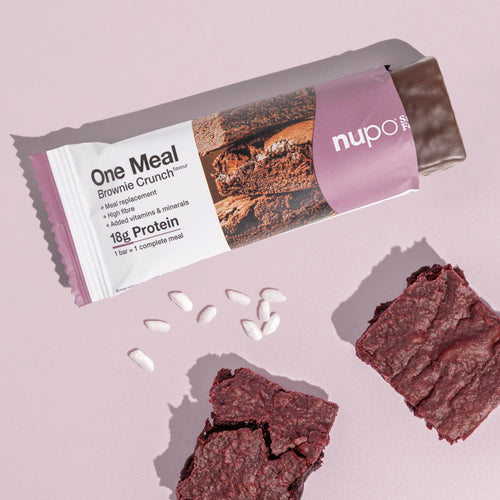 Nupo One Meal Bar Brownie Crunch gebrochener Riegel Nahaufnahme